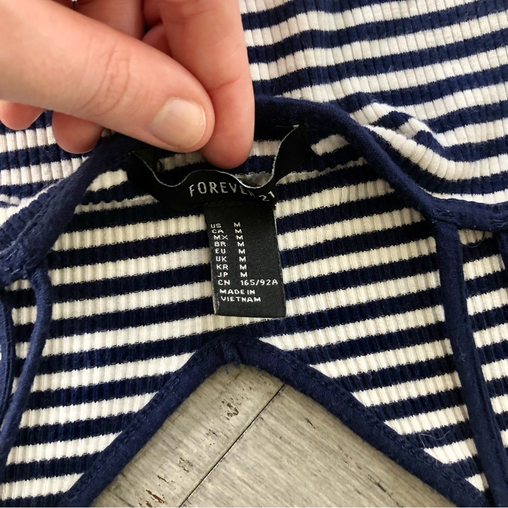 💸 5/20 Forever 21 Navy & White Striped Ribbed Crop Top - Picture 5 of 5